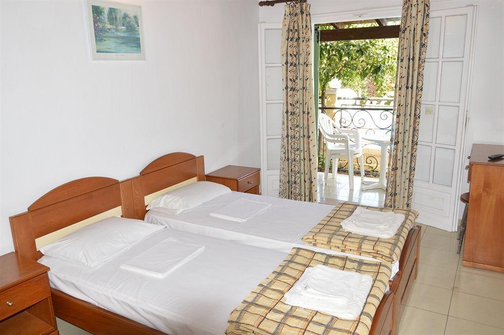 Philippos Hotel Kassiopi Exterior photo