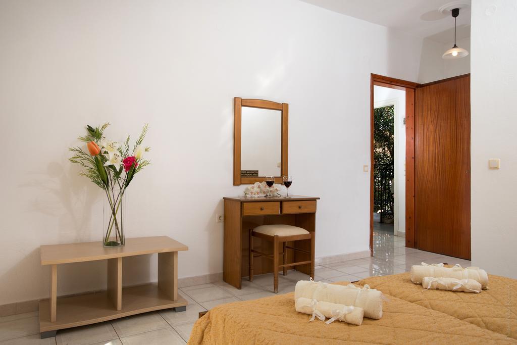 Philippos Hotel Kassiopi Exterior photo
