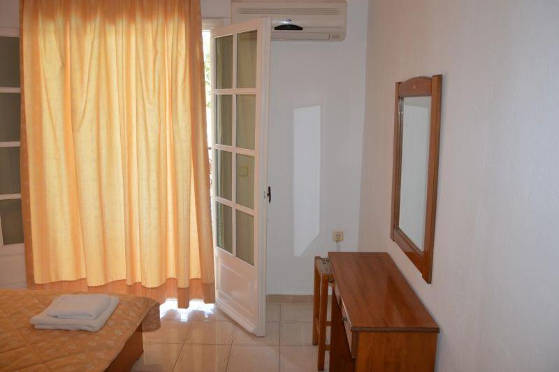 Philippos Hotel Kassiopi Exterior photo