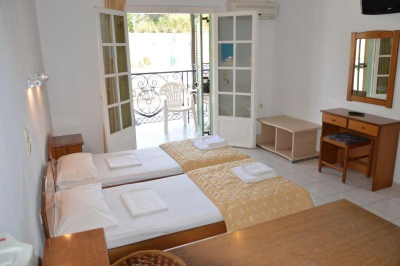 Philippos Hotel Kassiopi Exterior photo